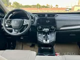 هوندا CR-V 2.4 موديل 2021، عداد 95,500 كم، محرك بنزين 2.4 لتر، ناقل حركة أوتوماتيكي CVT، قيادة سلسة وموفرة للوقود، SUV واسعة لخمس ركاب، مقاعد مريحة، صندوق خلفي كبير، مثبت سرعة، تحكم في المقود، شاشة ترفيهية تعمل باللمس، بلوتوث، تحكم في الصوت على المقود، وس